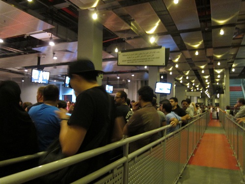 フェラーリ・ワールド・アブダビ-フォーミュラーロッサの行列