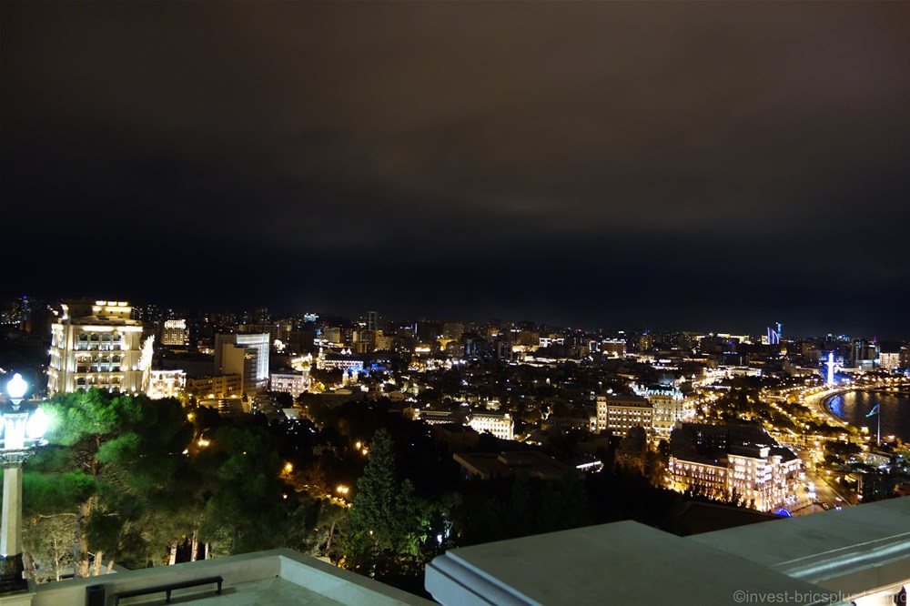 アゼルバイジャン　バクー市内の夜景