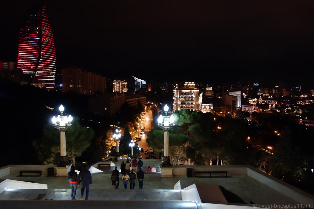 アゼルバイジャン　バクー市内の夜景