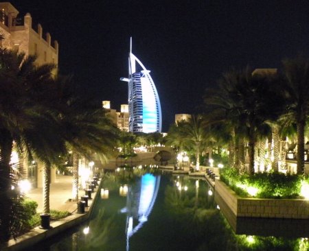 ドバイ超高級ホテル「ブルジュ・アル・アラブ」の部屋を見学